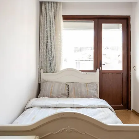Prime Spot: Massive Apartment *